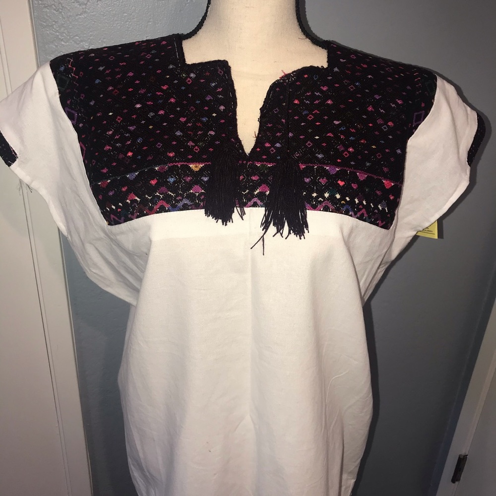 Embroidered Mexican blouse.100% cotton pre-washed.